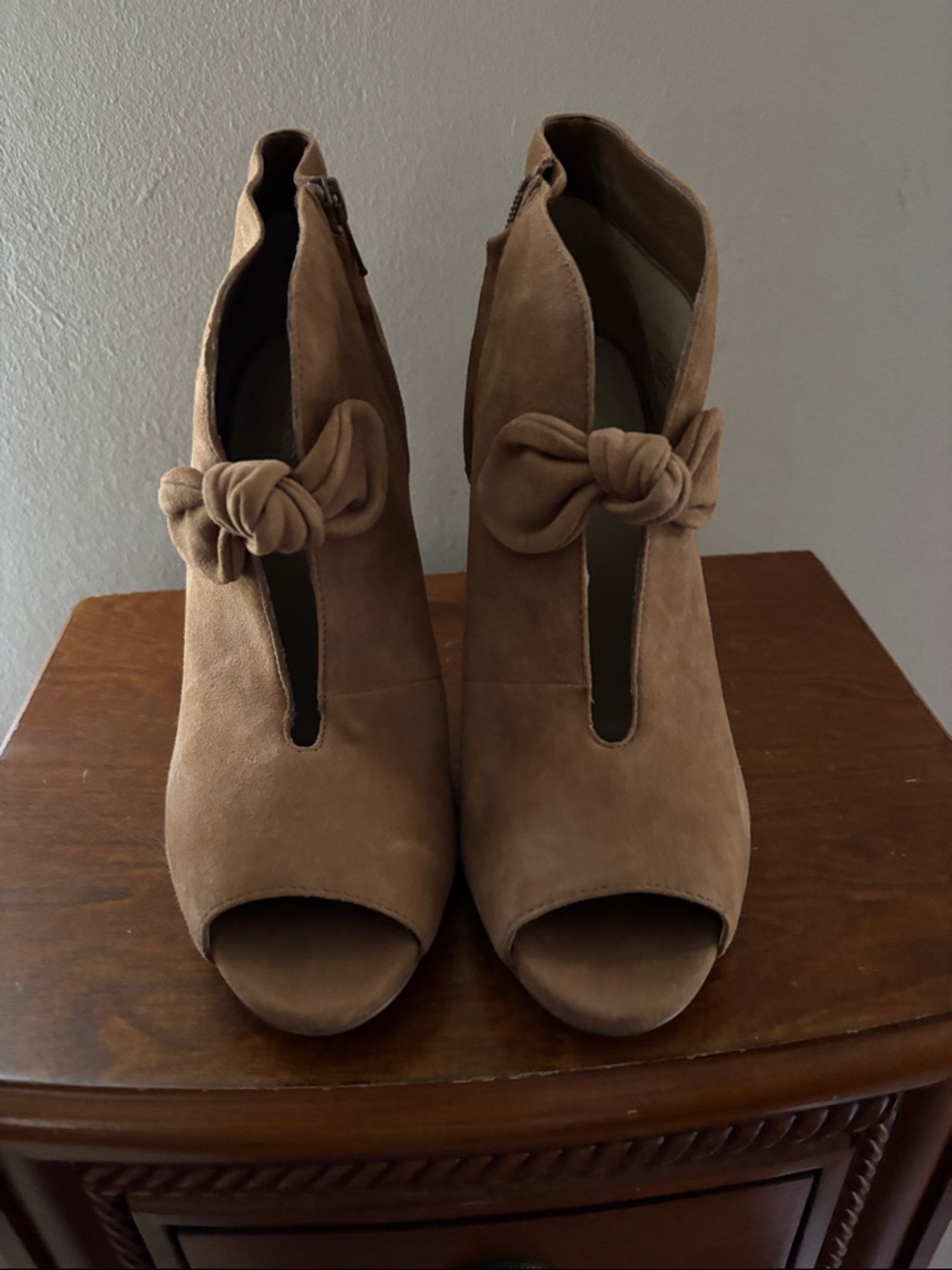 Michael Michael Kors. 9.5, Women’s Shoes, Light Brown / Tan